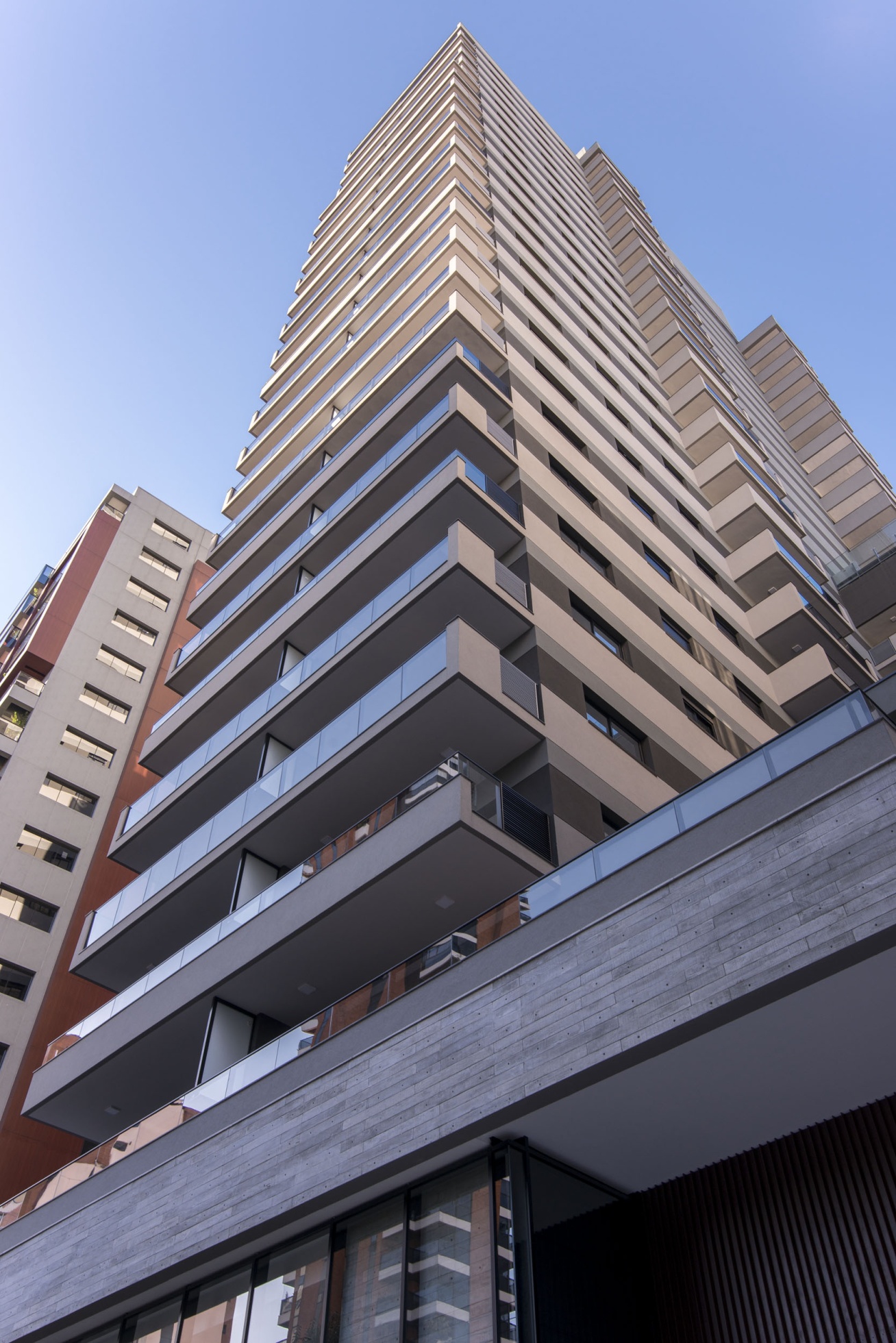 VN CAPOTE VALENTE.jpg